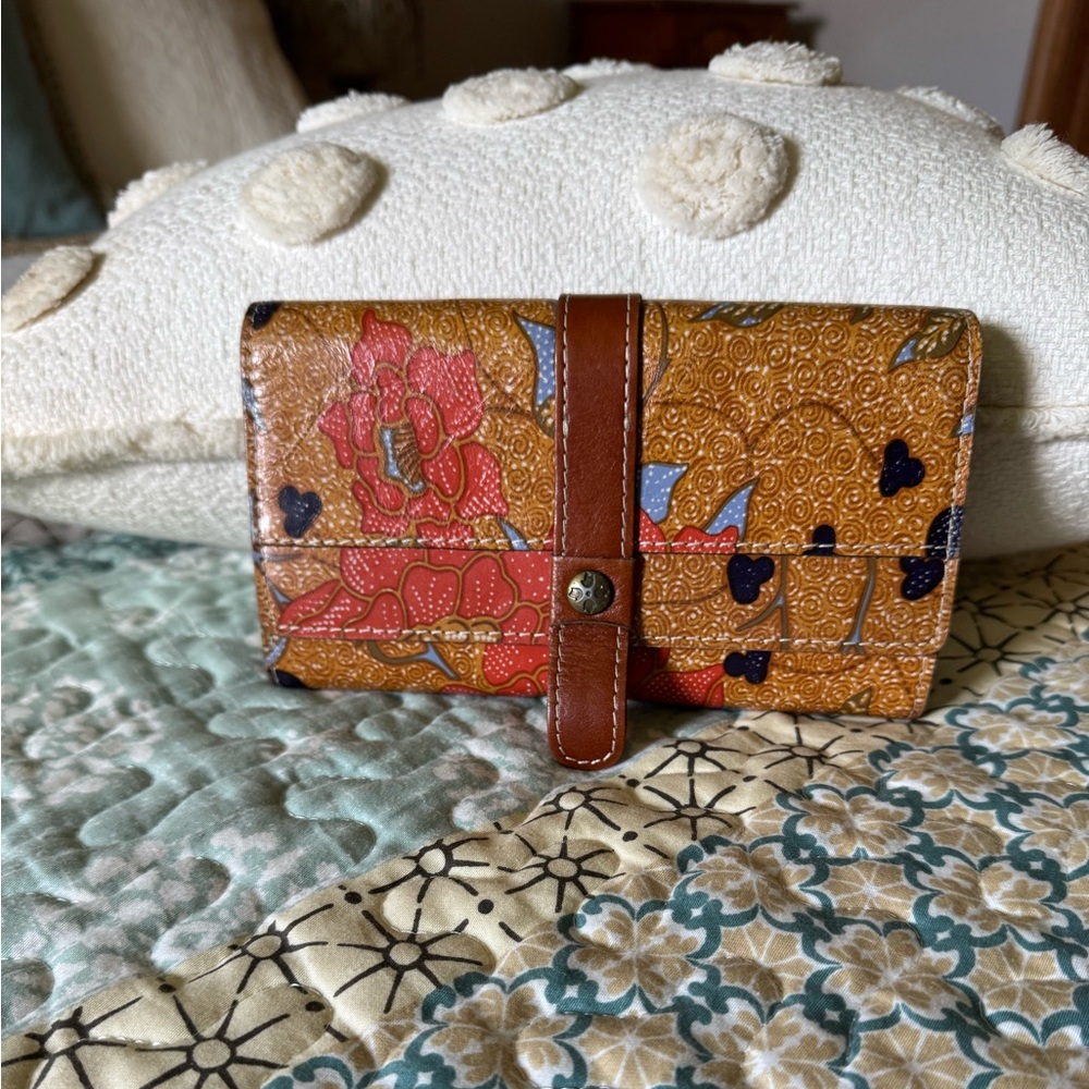 Patricia Nash Exotic Island Trifold wallet